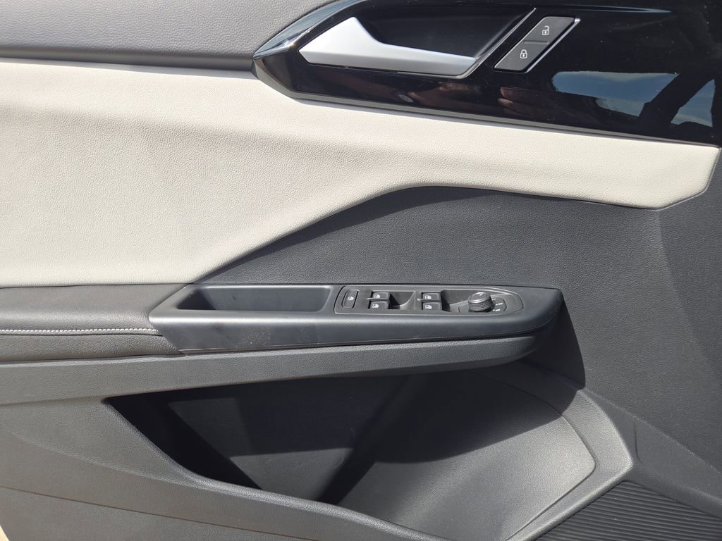 New 2026 Volkswagen Taos S image 17