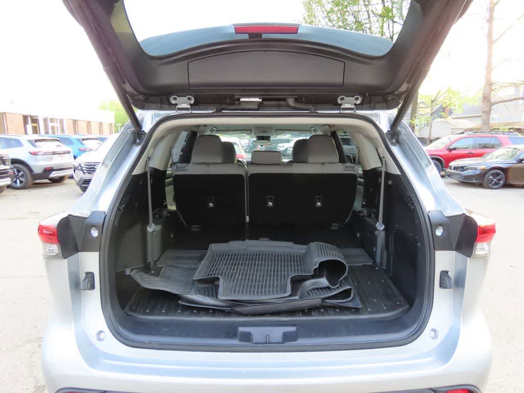 Used 2022 Toyota Highlander LE AWD/4WD image 13