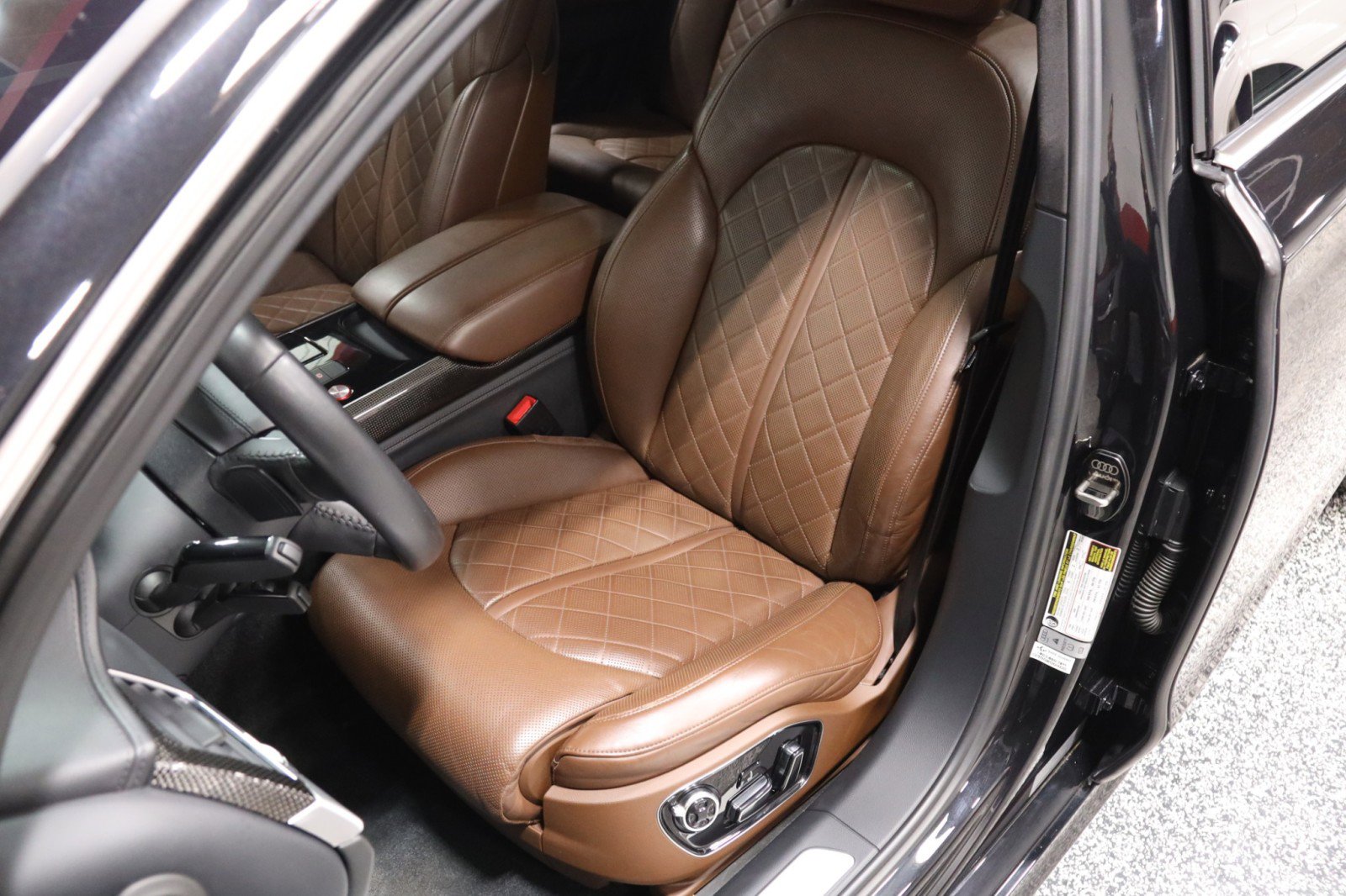 Used 2014 Audi S8 AWD/4WD image 35