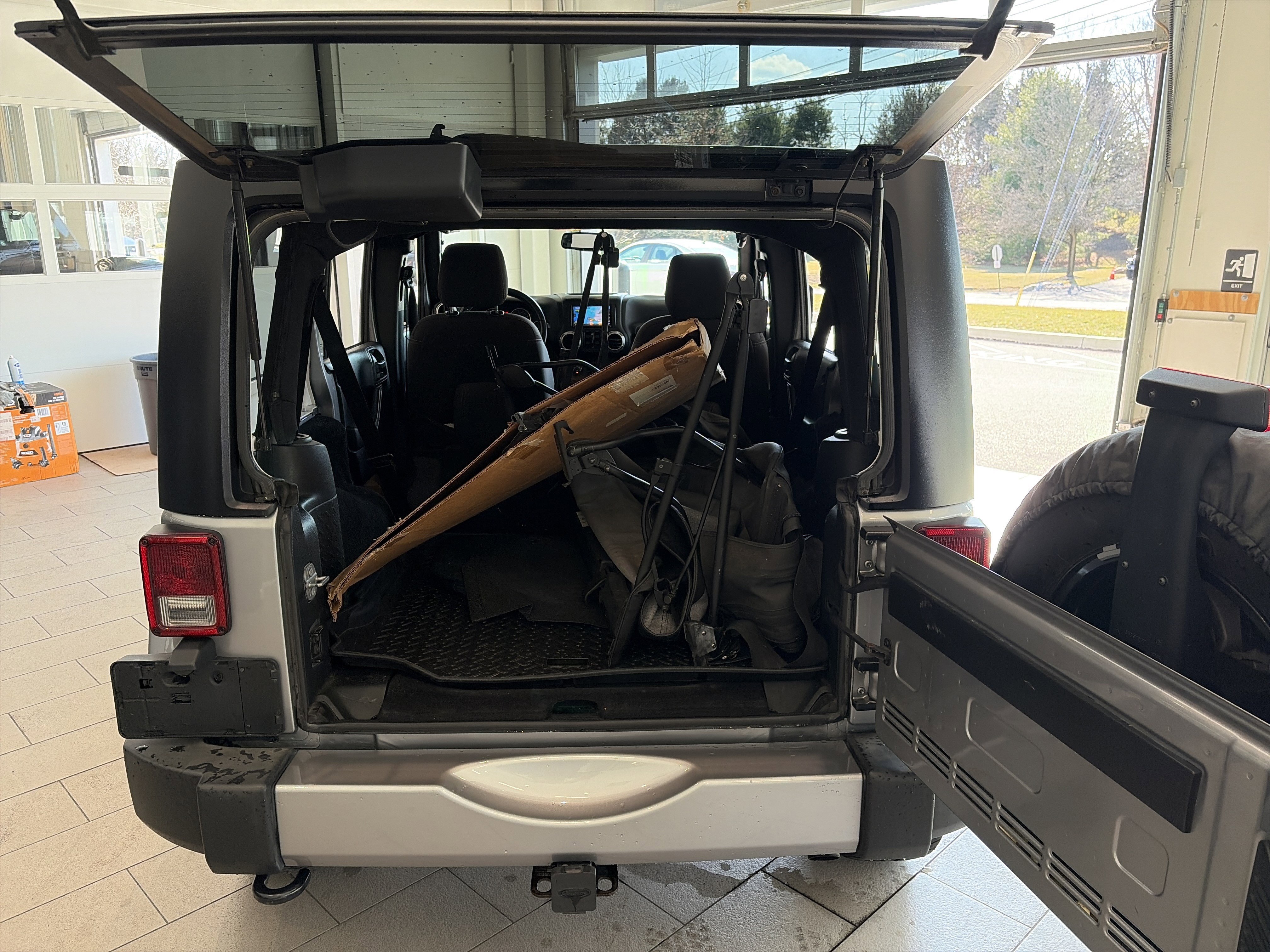 Used 2017 Jeep Wrangler Unlimited Sahara image 23