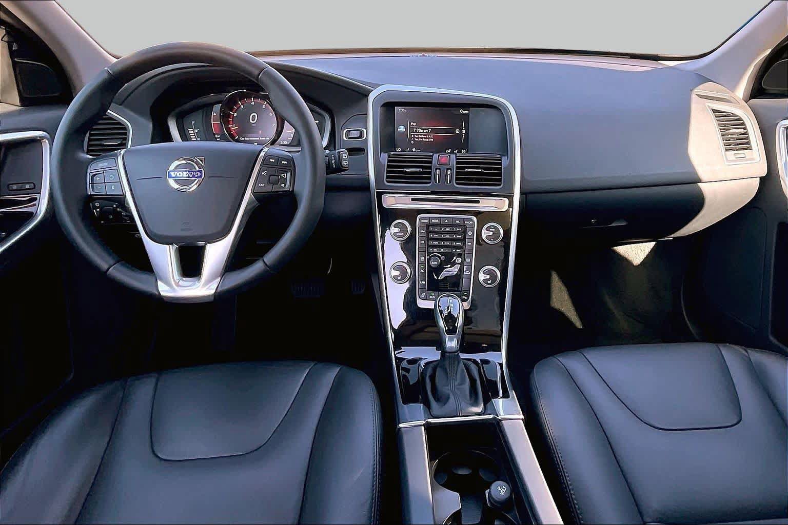 Used 2016 Volvo XC60 T6 w/ Proximity Package AWD/4WD image 14