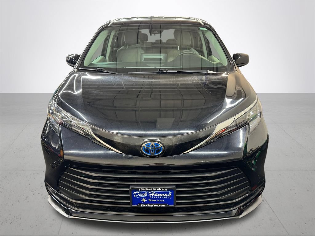 Used 2024 Toyota Sienna LE AWD/4WD image 12