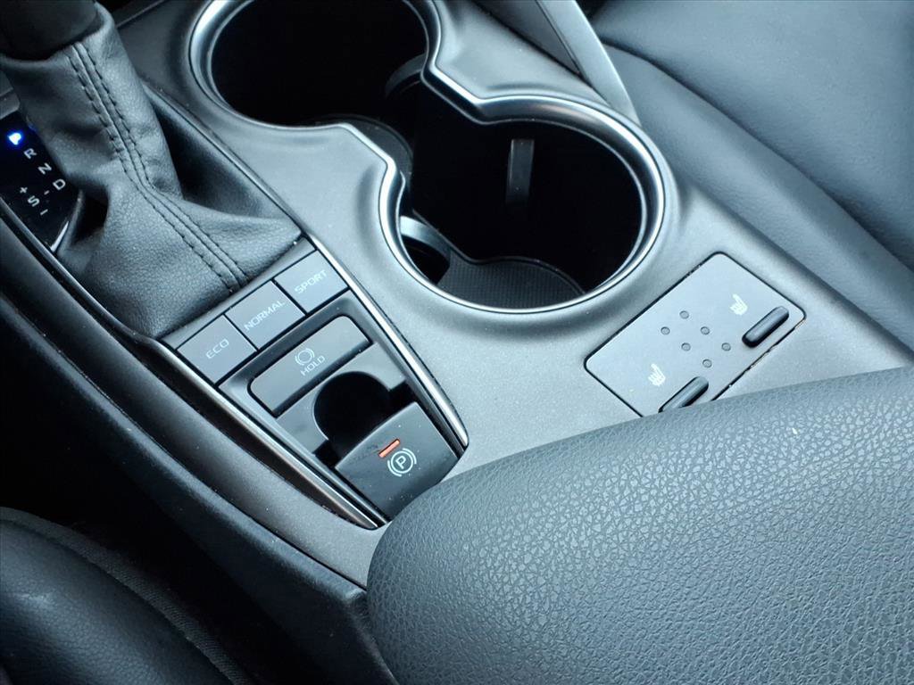 Used 2024 Toyota Camry SE image 12