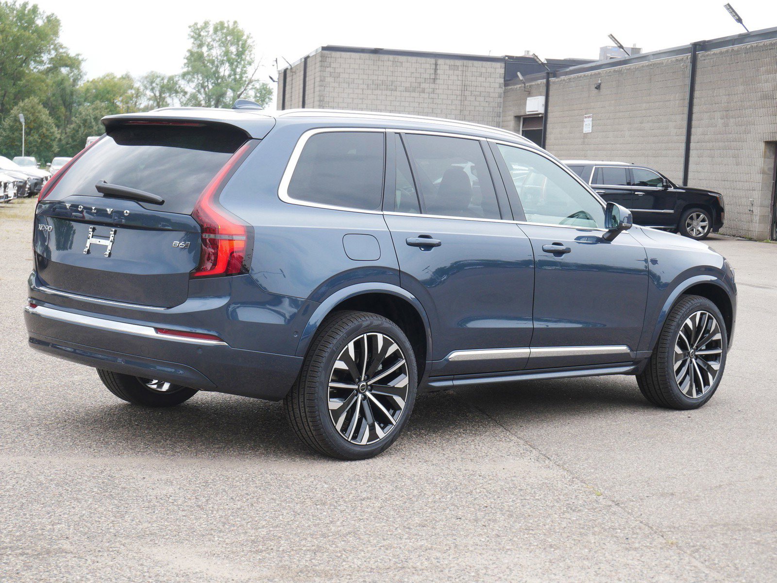 New 2026 Volvo XC90 B6 Plus w/ Protection Package Premier image 3