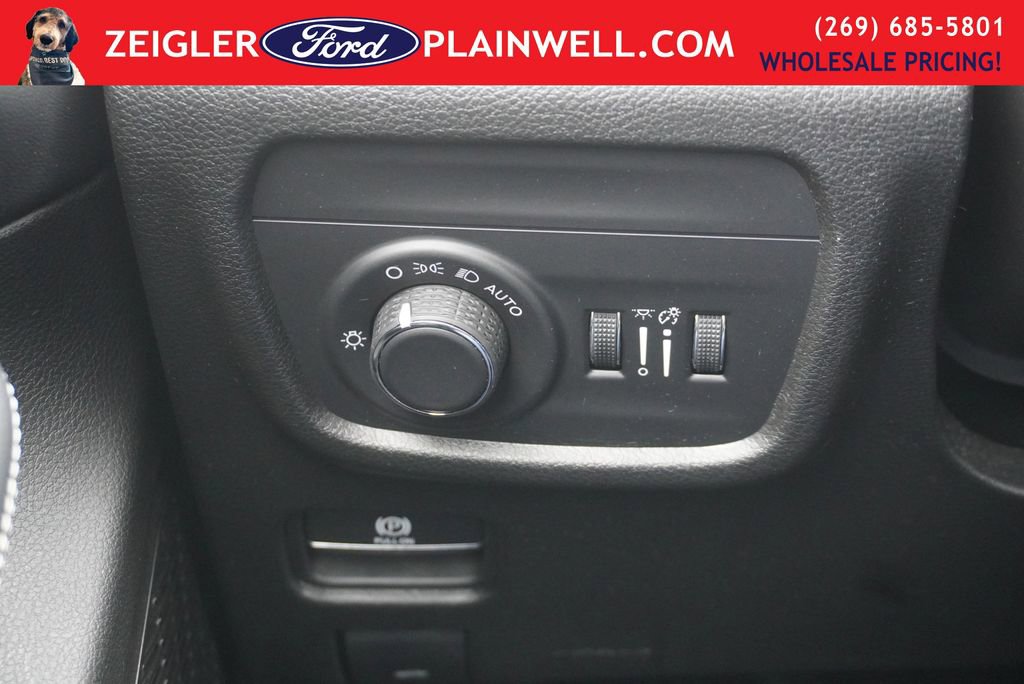 Used 2023 Jeep Grand Cherokee L Laredo w/ Luxury Tech Group I image 32