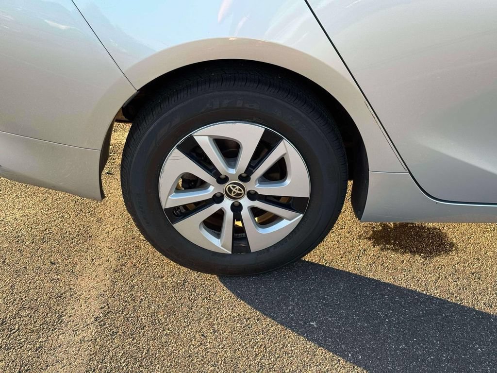 Used 2017 Toyota Prius Four FWD image 12