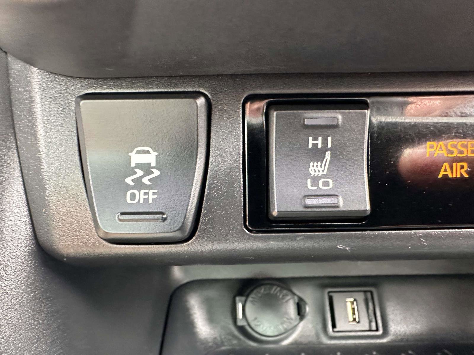 Used 2021 Toyota RAV4 XLE Premium AWD/4WD image 27