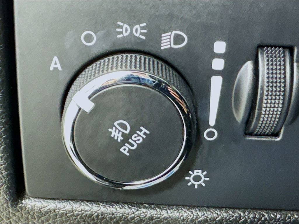 Used 2022 Jeep Grand Cherokee Laredo X image 15