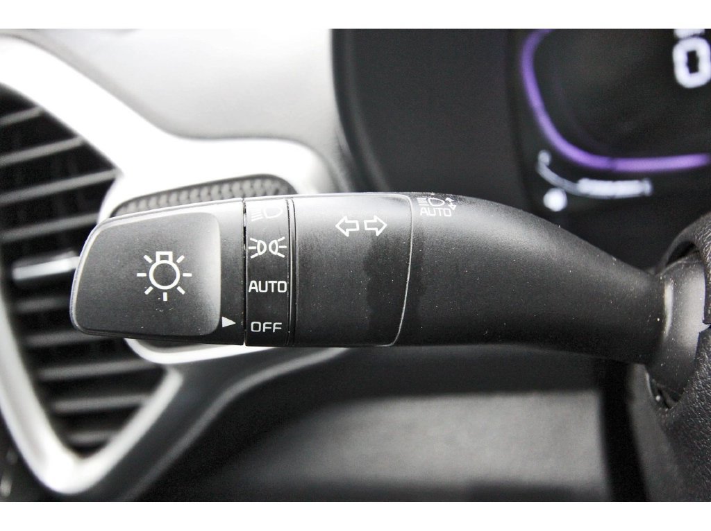 Used 2025 Kia Soul LX w/ LX Technology Package FWD image 17