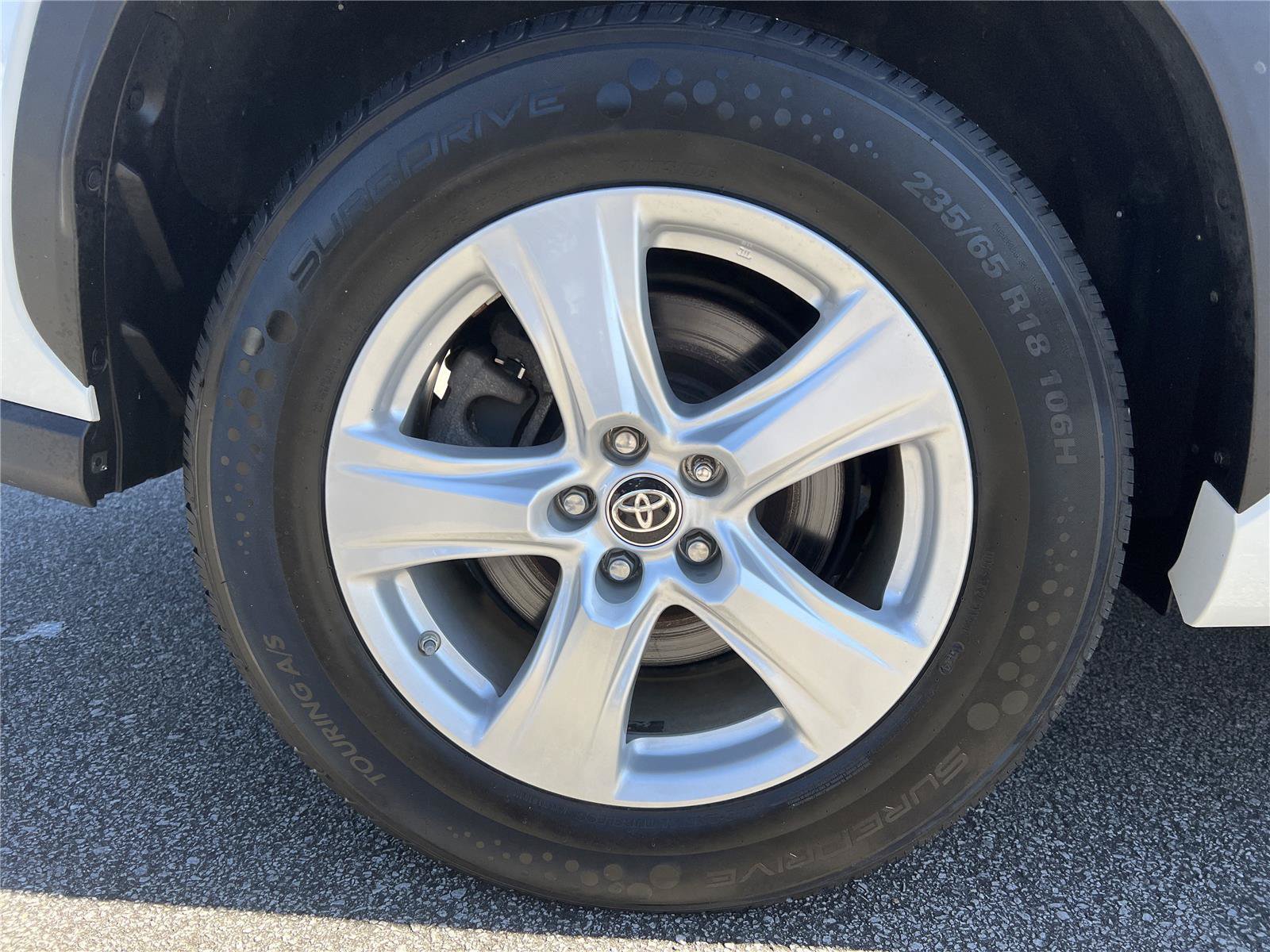 Used 2023 Toyota Highlander LE FWD image 30