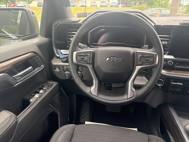 Used 2025 Chevrolet Silverado 1500 LT Trail Boss w/ Dark Appearance Package AWD/4WD image 23