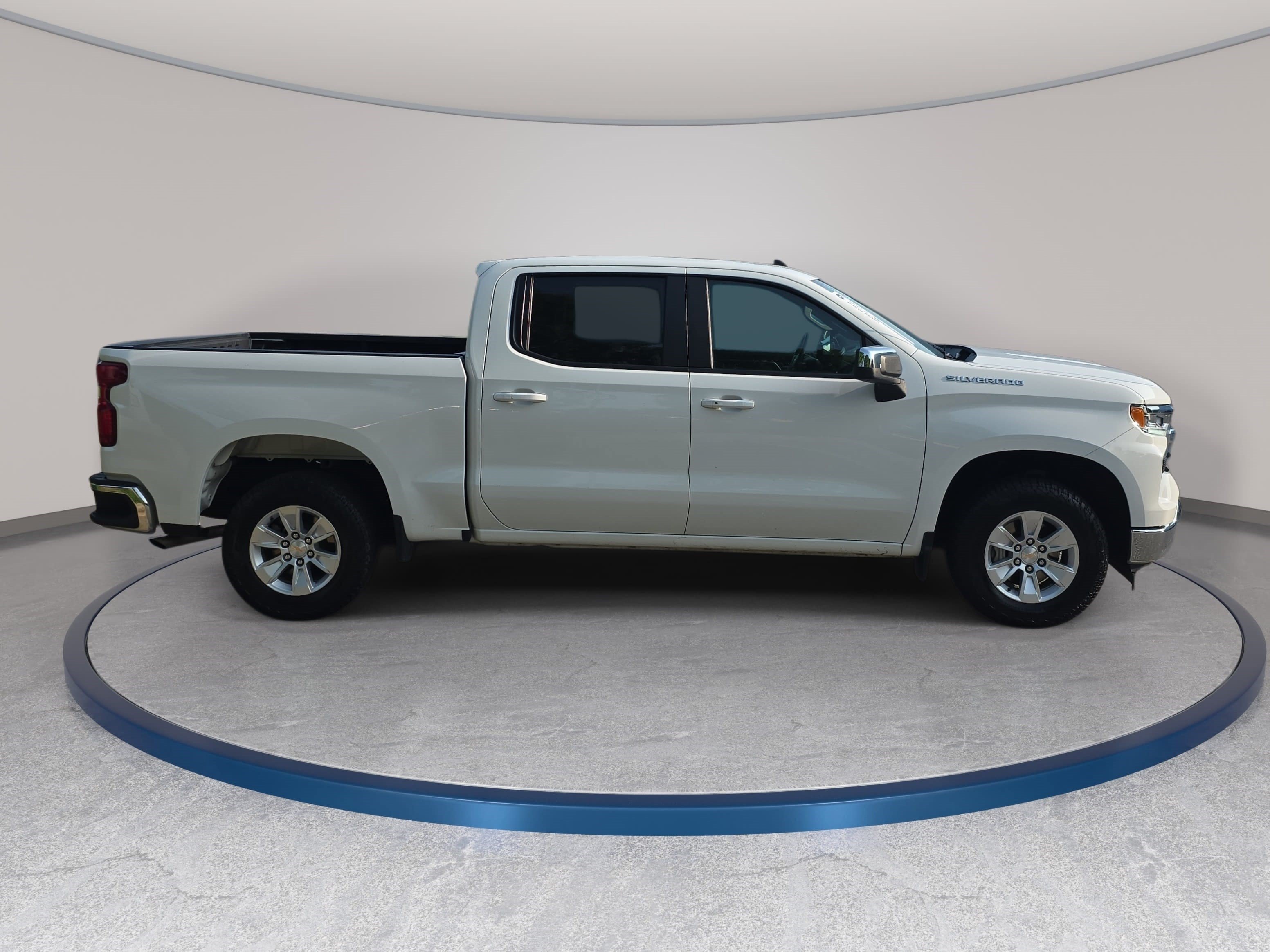 Used 2025 Chevrolet Silverado 1500 LT RWD image 4