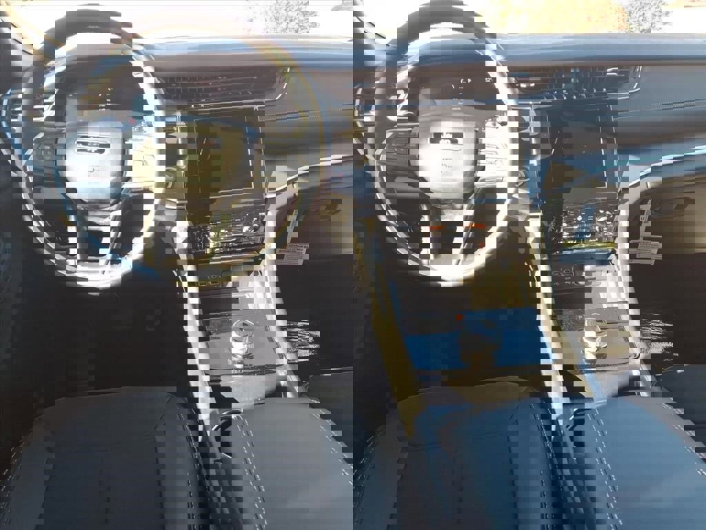 New 2025 Jeep Grand Cherokee Altitude image 8