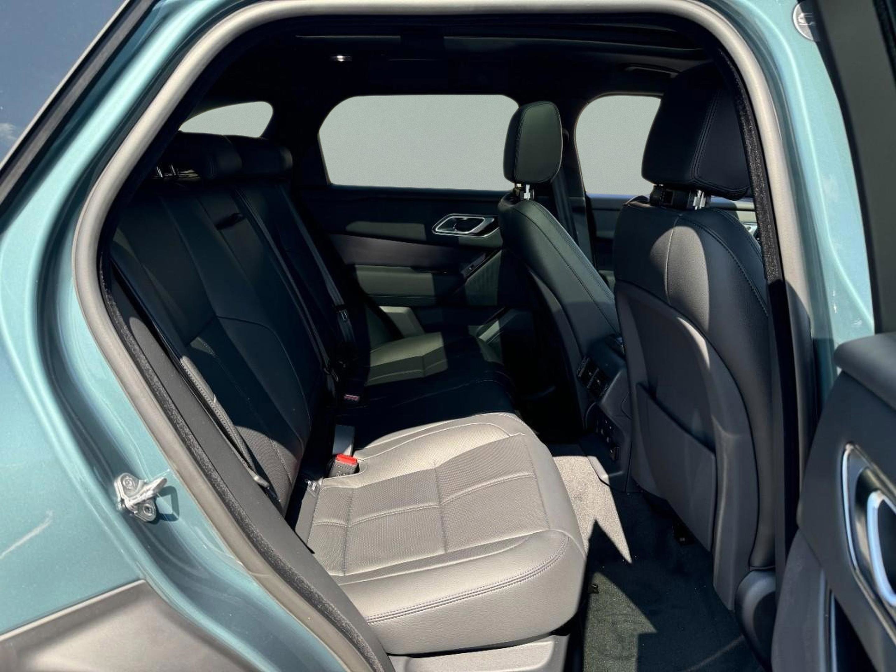 Used 2026 Land Rover Range Rover Velar Dynamic SE image 13