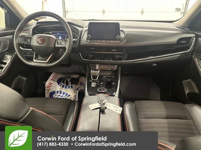 Used 2025 Nissan Rogue SV image 15