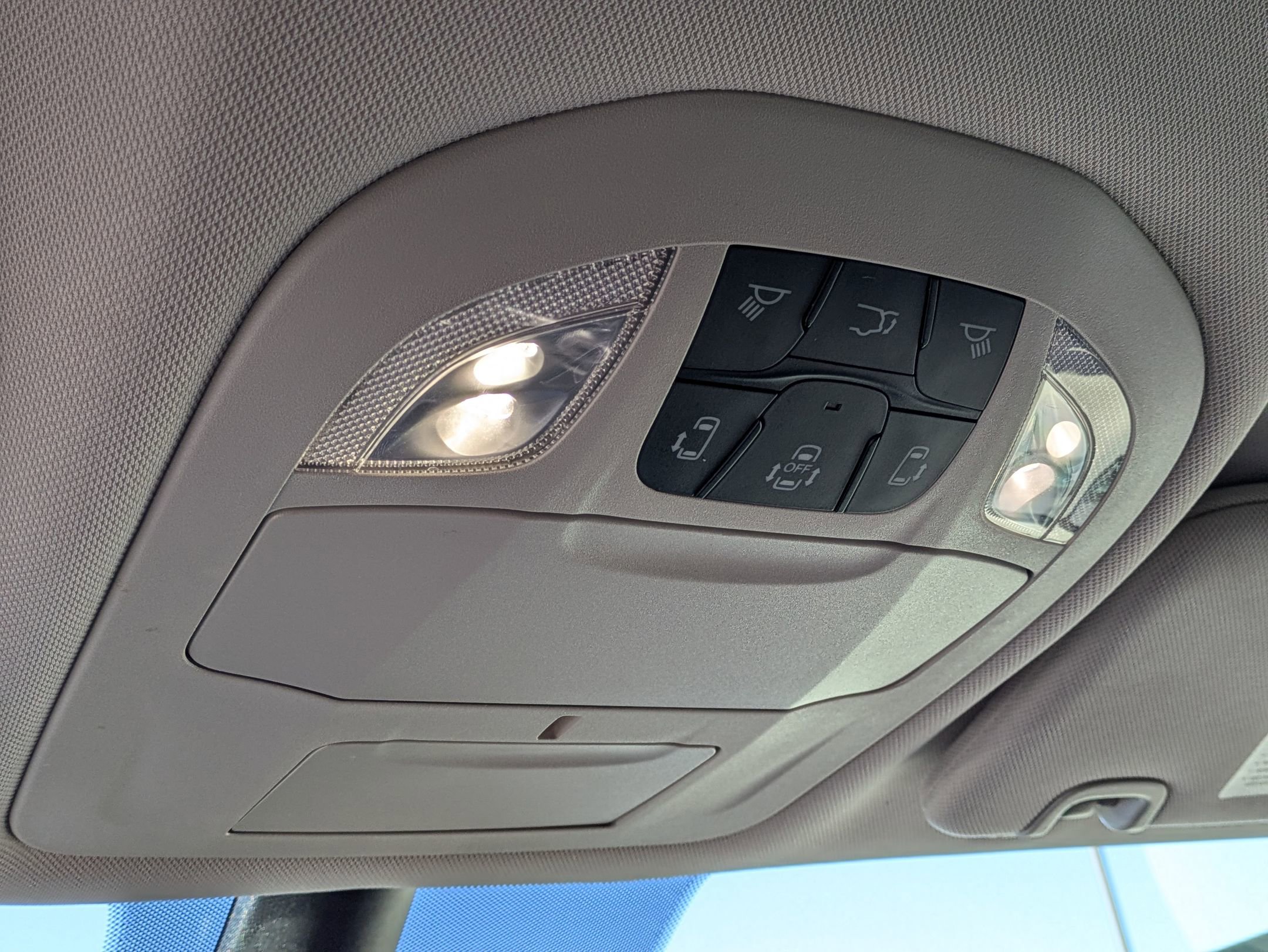 Used 2023 Chrysler Pacifica Touring-L image 25