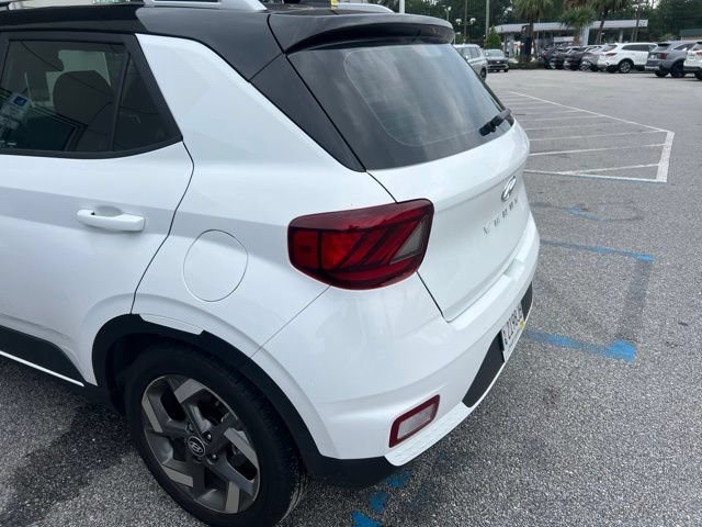 Certified 2024 Hyundai Venue Limited FWD image 4