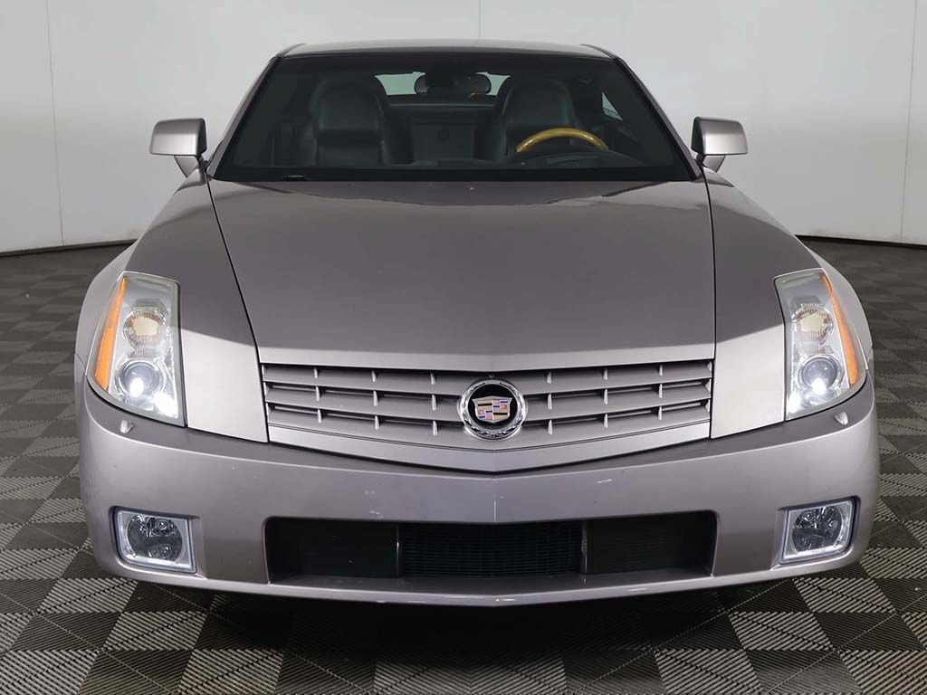 Used 2004 Cadillac XLR RWD image 10