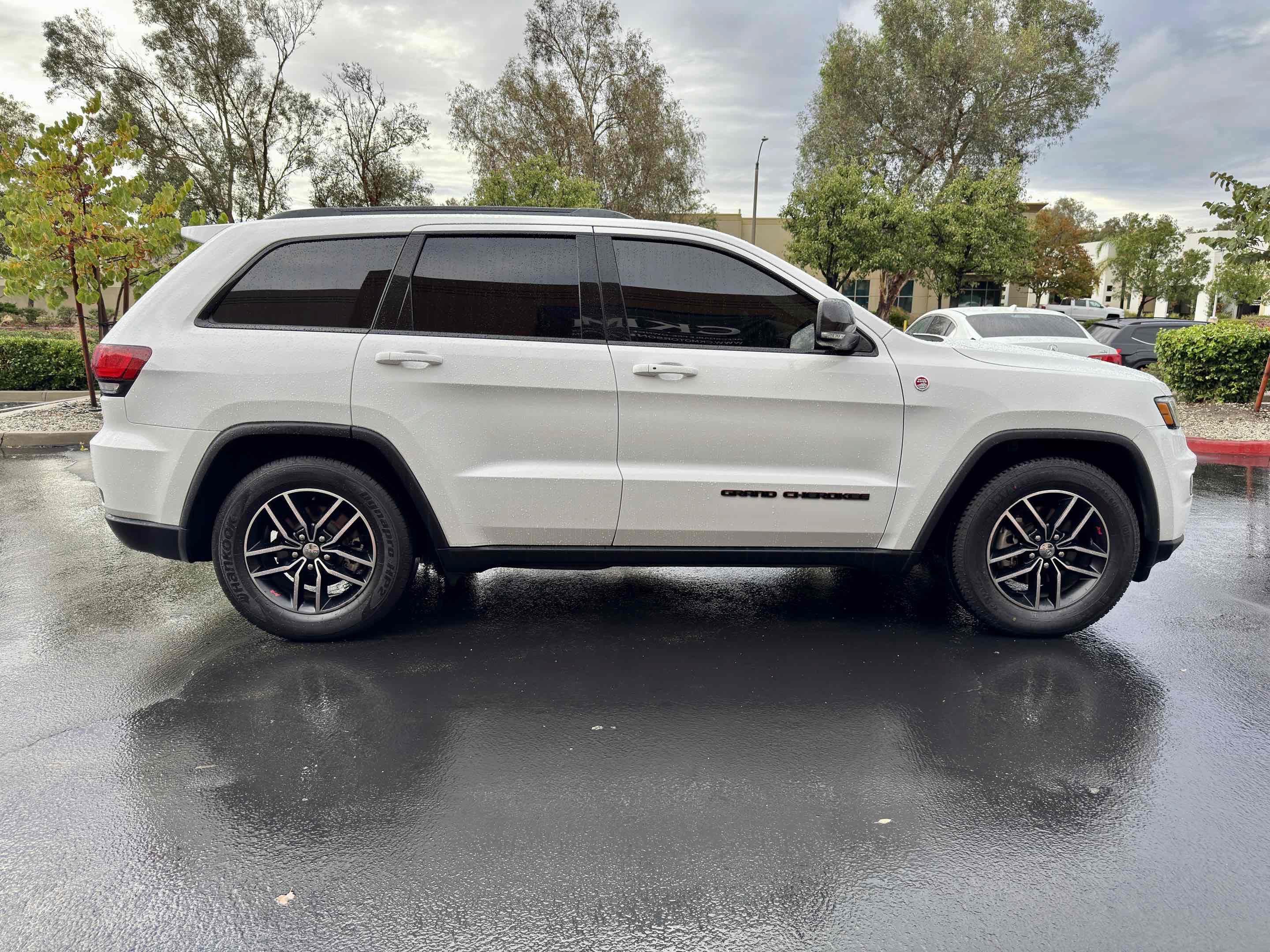 Used 2018 Jeep Grand Cherokee Trailhawk AWD/4WD image 11