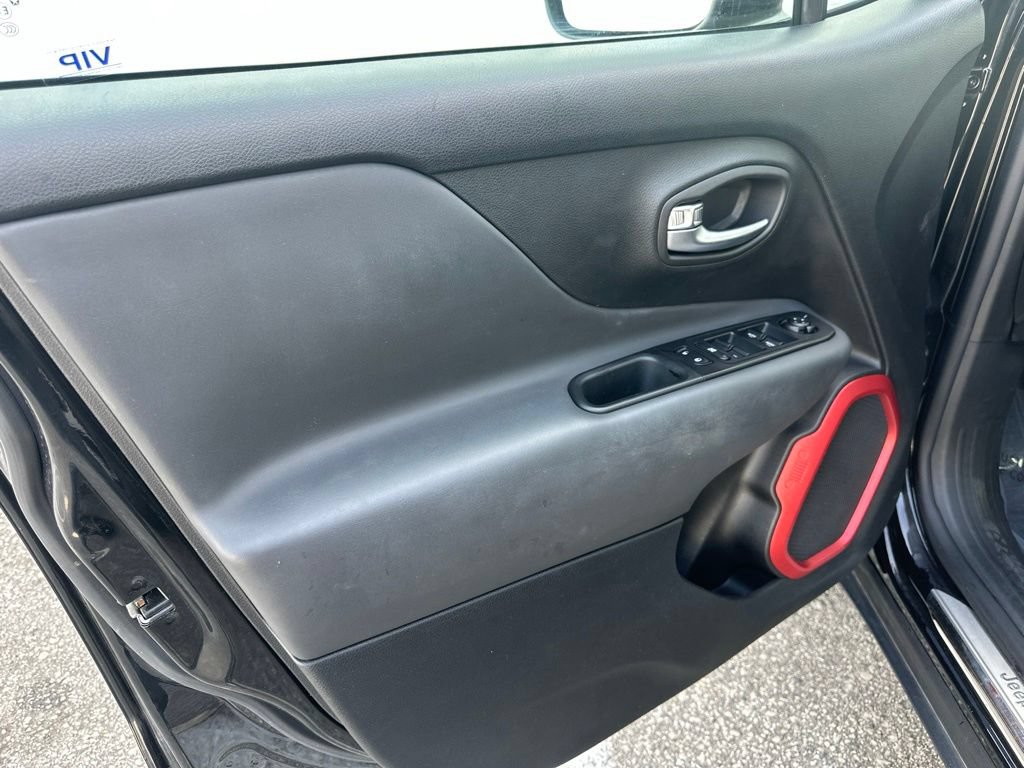 Used 2022 Jeep Renegade Trailhawk AWD/4WD image 13
