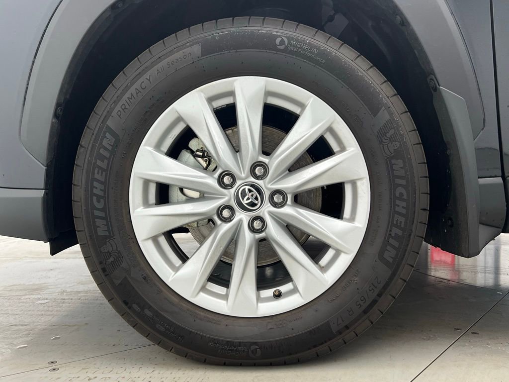 Used 2024 Toyota Corolla Cross LE image 22