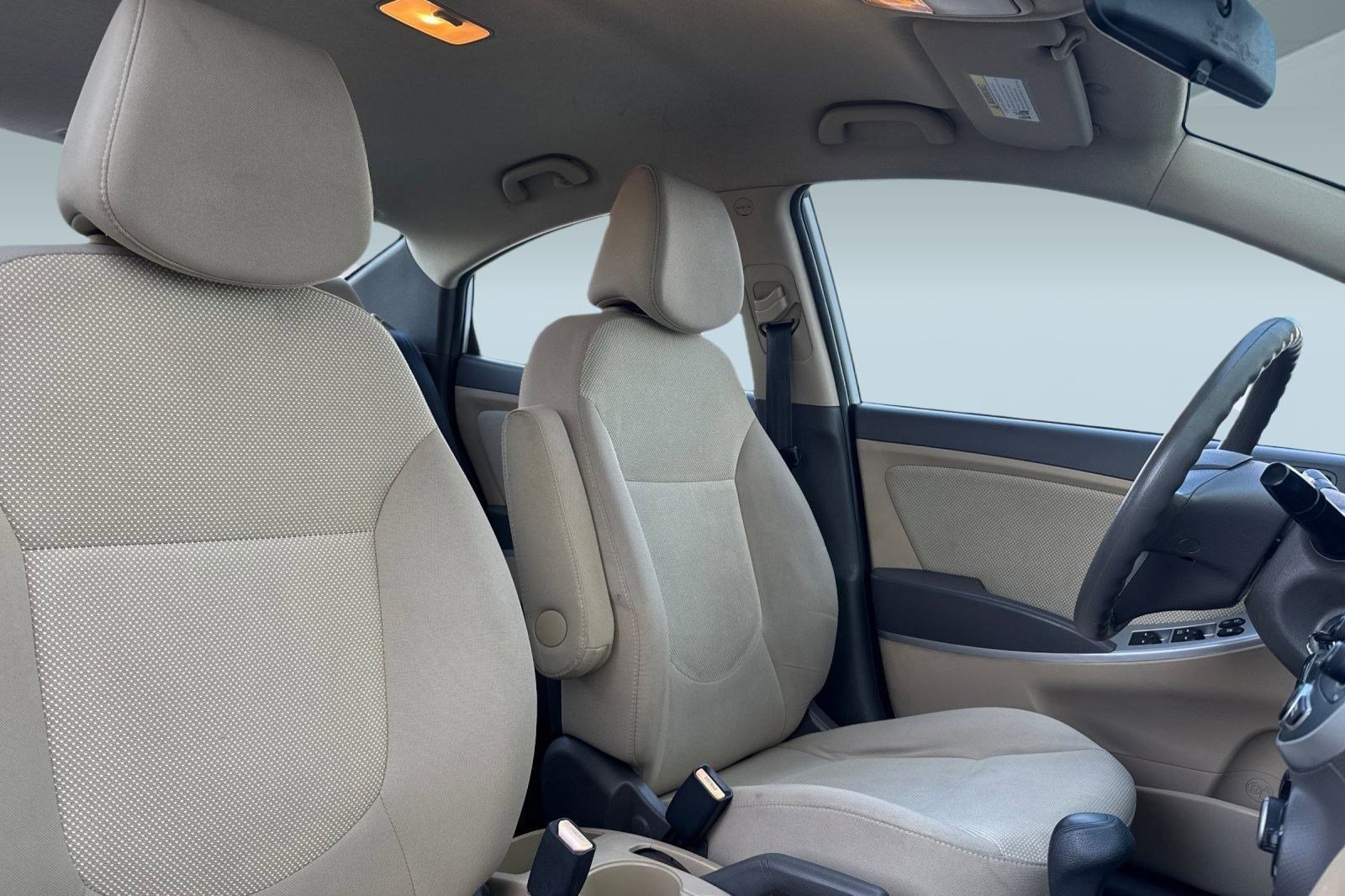 Used 2014 Hyundai Accent GLS image 29