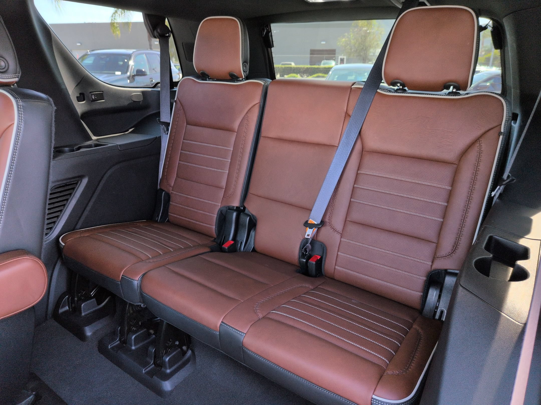Used 2024 GMC Yukon Denali Ultimate AWD/4WD image 32