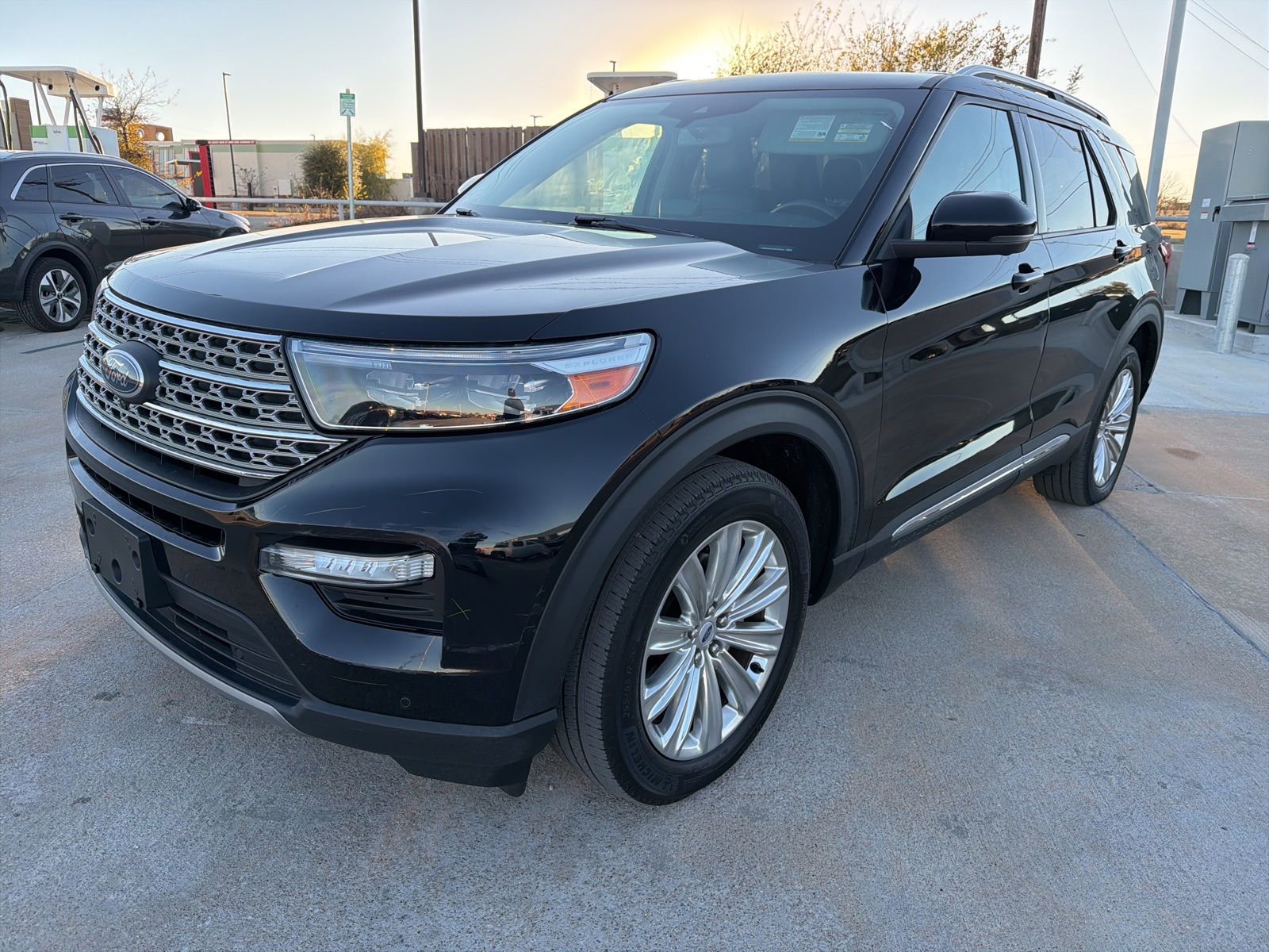 Used 2022 Ford Explorer Limited w/ Limited Technology Package image 7