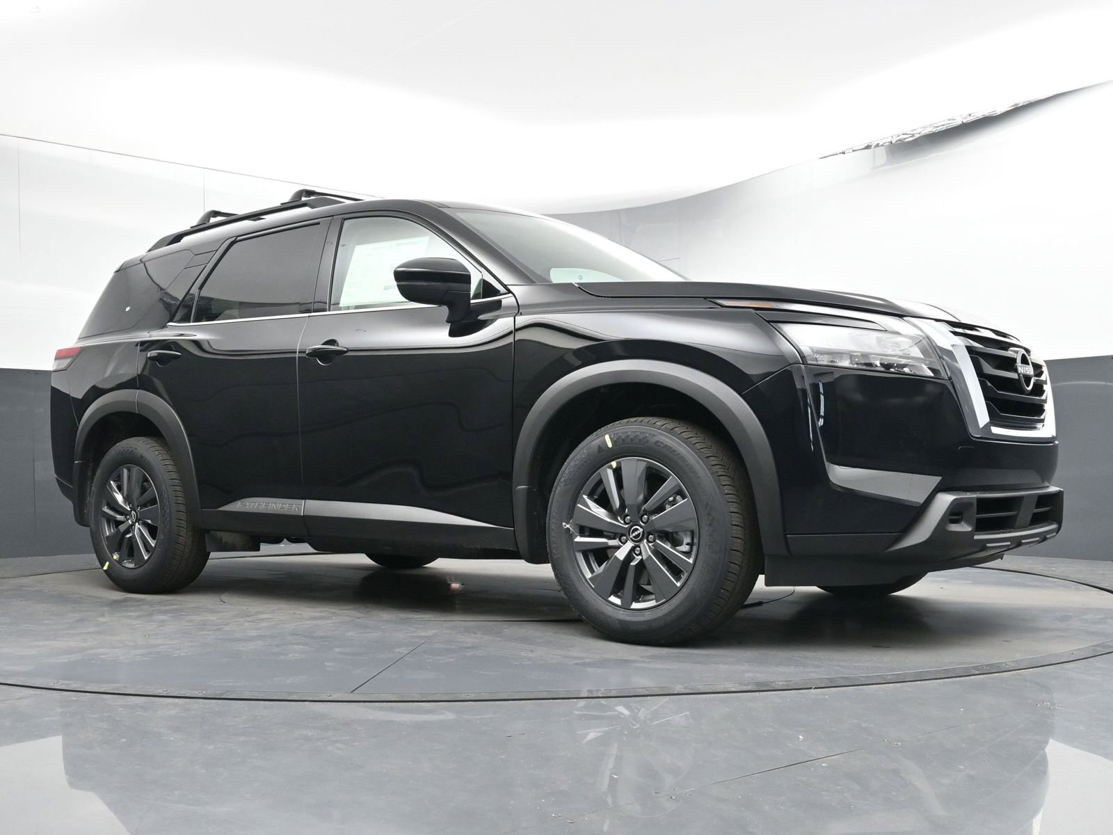 Used 2025 Nissan Pathfinder SV image 24