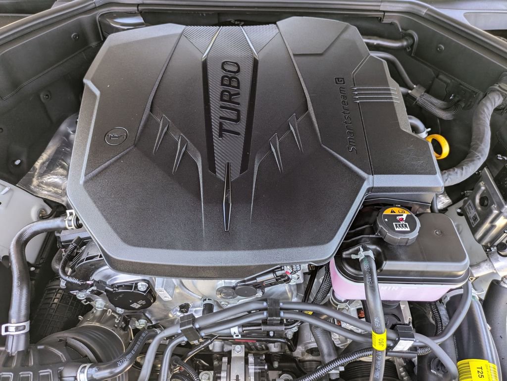 Used 2025 Genesis G70 2.5T RWD image 34