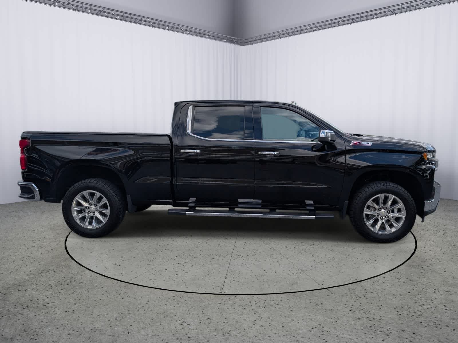 Used 2019 Chevrolet Silverado 1500 LTZ w/ LTZ Convenience Package AWD/4WD image 2