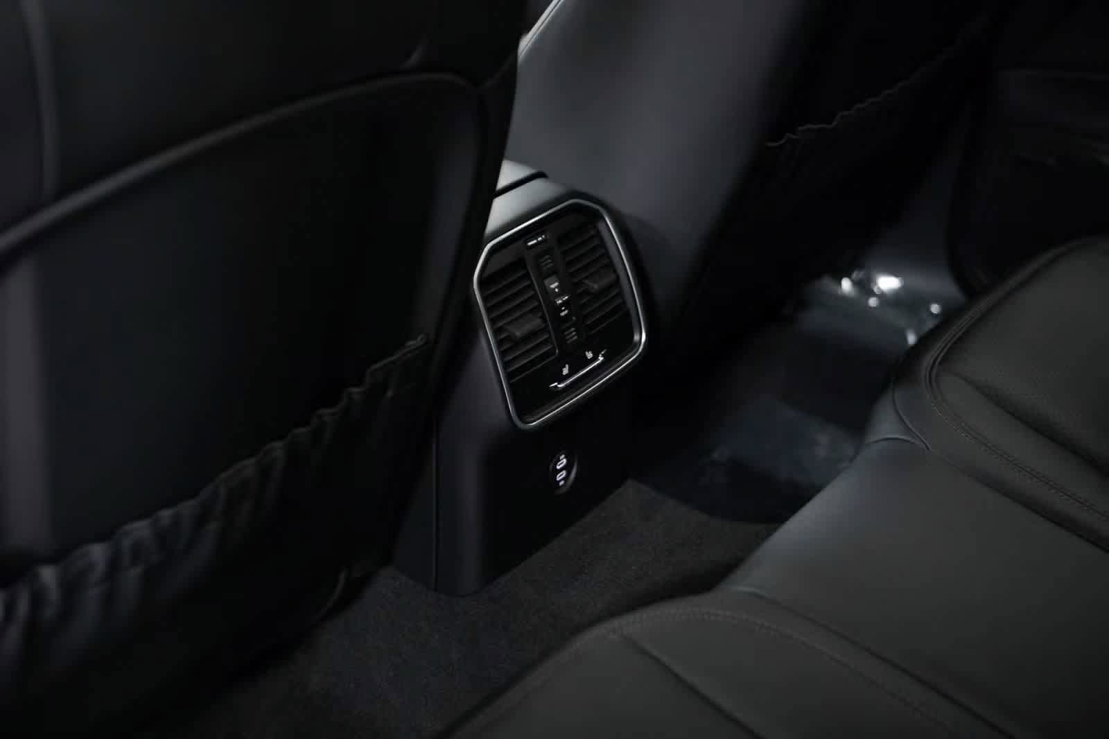 Certified 2026 Porsche Macan Turbo AWD/4WD image 36