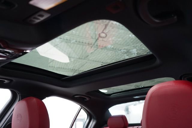 New 2025 Alfa Romeo Giulia AWD w/ Driving Assist Package image 17