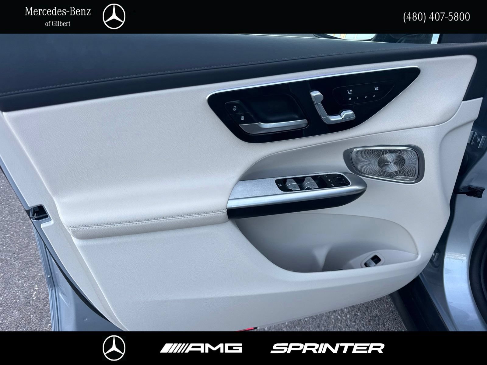 Used 2024 Mercedes-Benz GLC 300 4MATIC image 11