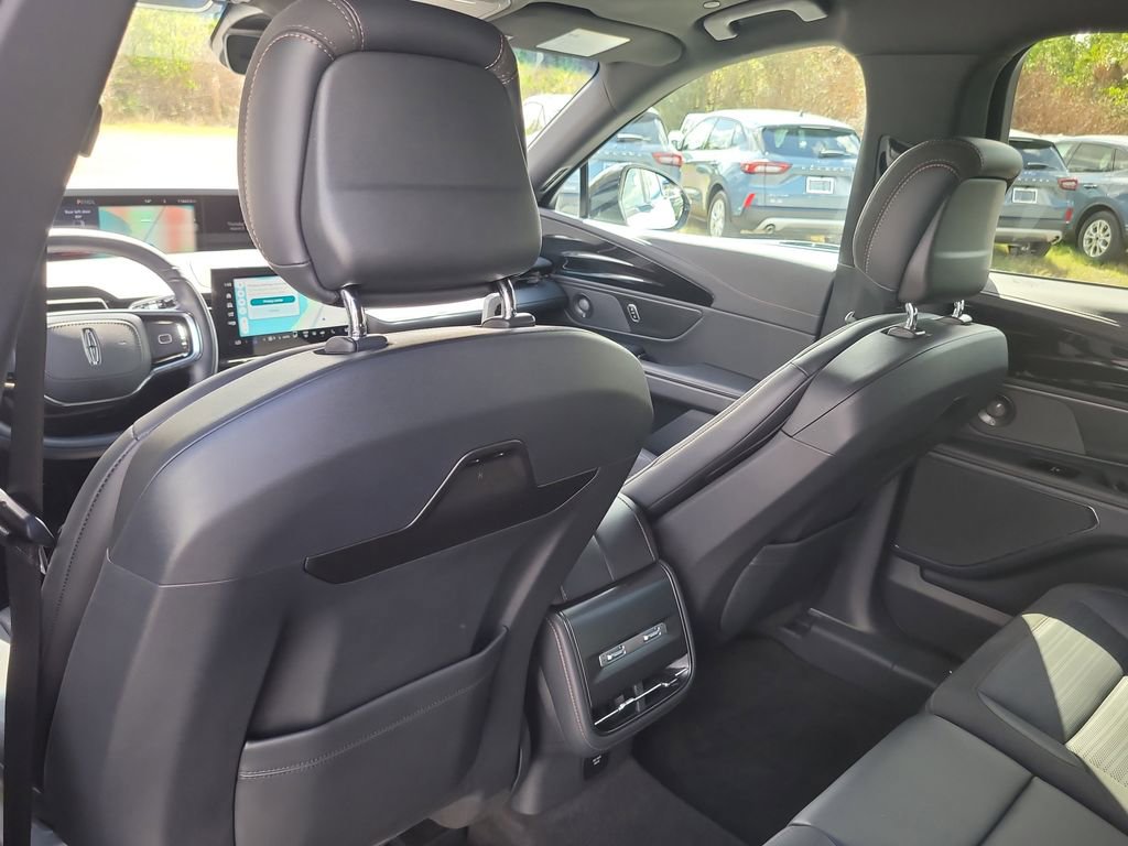 Used 2024 Lincoln Nautilus Reserve w/ Equipment Group 202A image 10