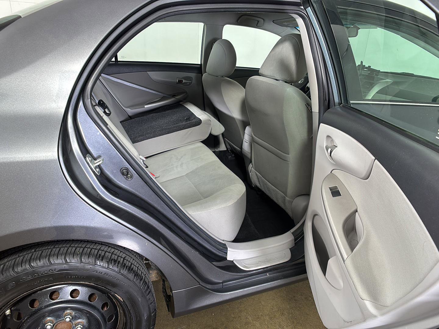 Used 2013 Toyota Corolla LE FWD image 16