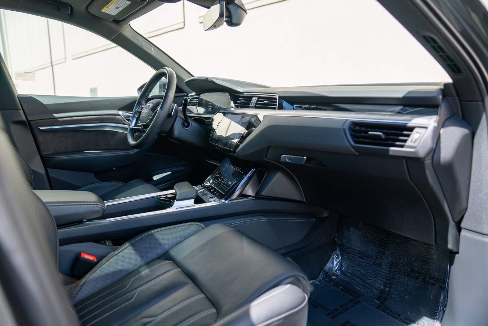 Used 2019 Audi e-tron Prestige w/ Prestige Package AWD/4WD image 23