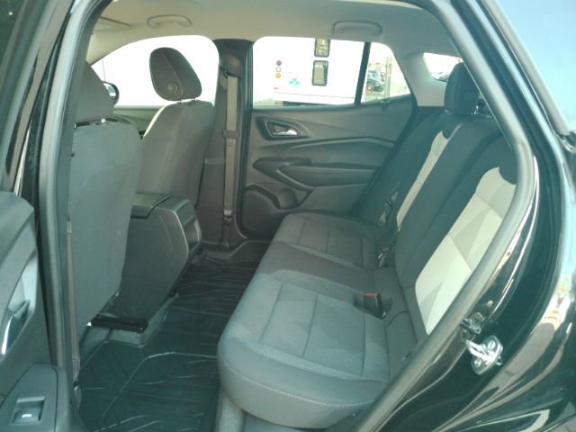 Used 2025 Chevrolet Trax LS w/ LS Convenience Package image 17