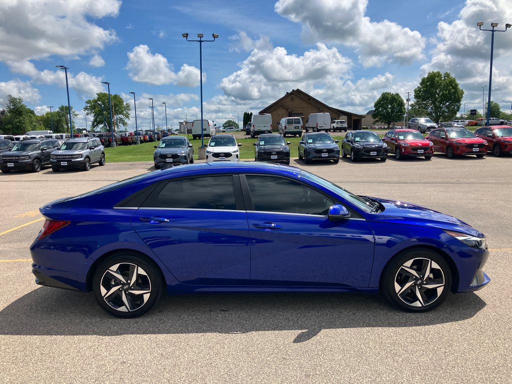 Used 2023 Hyundai Elantra Limited FWD image 5