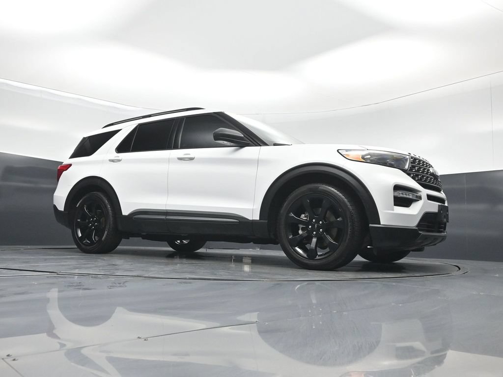 Used 2021 Ford Explorer XLT w/ Equipment Group 202A RWD image 3