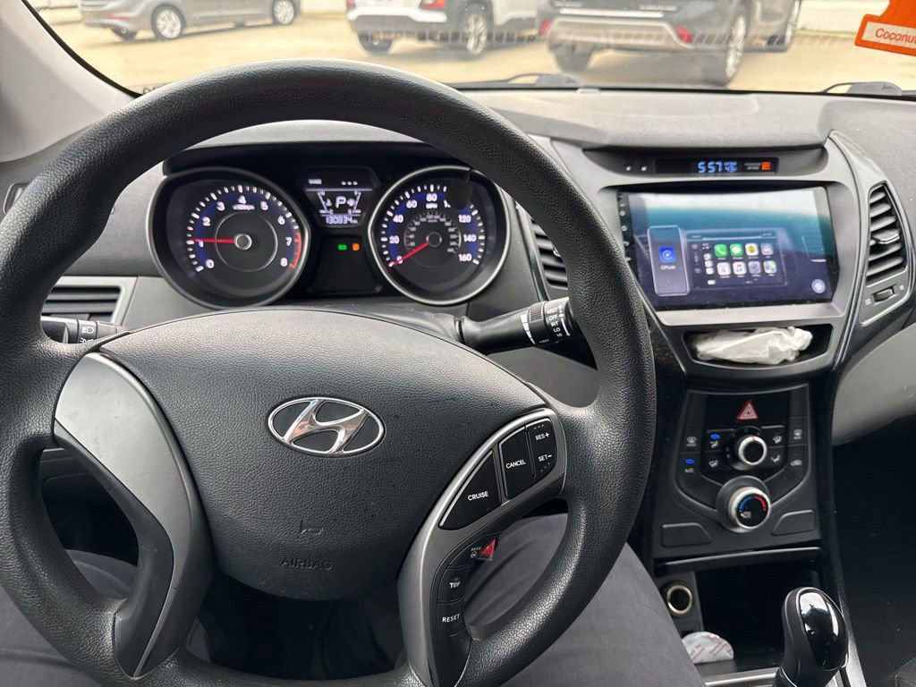 Used 2014 Hyundai Elantra SE image 17