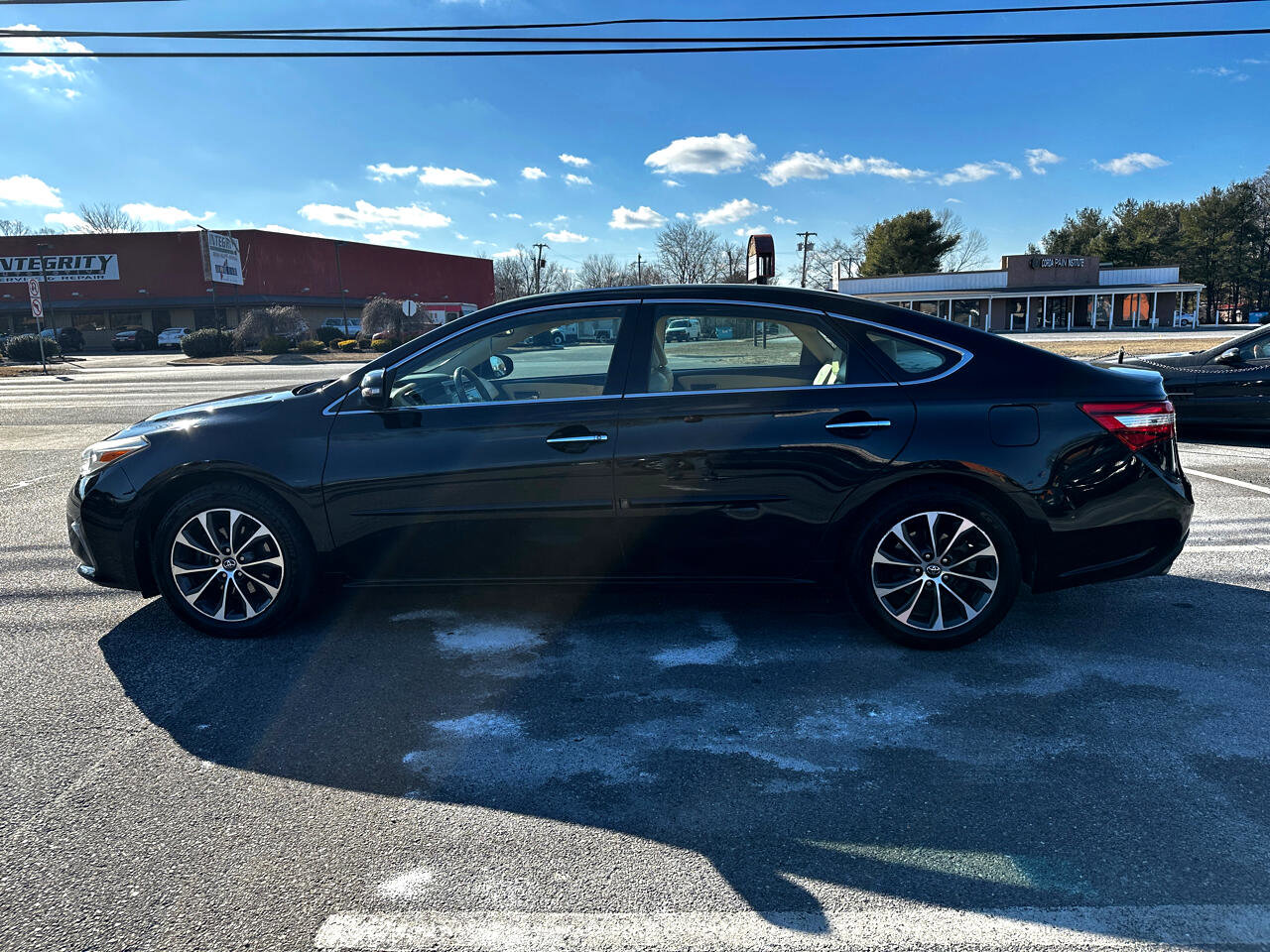 Used 2018 Toyota Avalon XLE image 8