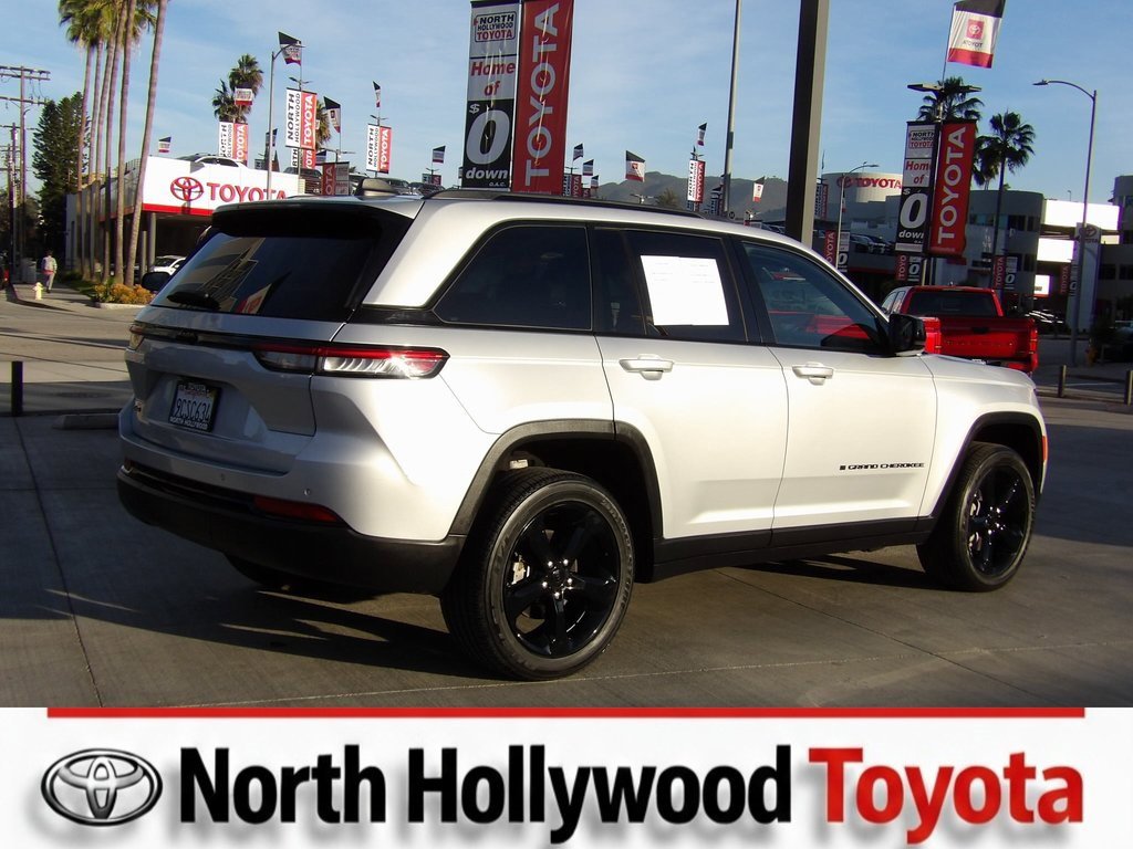 Used 2022 Jeep Grand Cherokee Altitude image 2