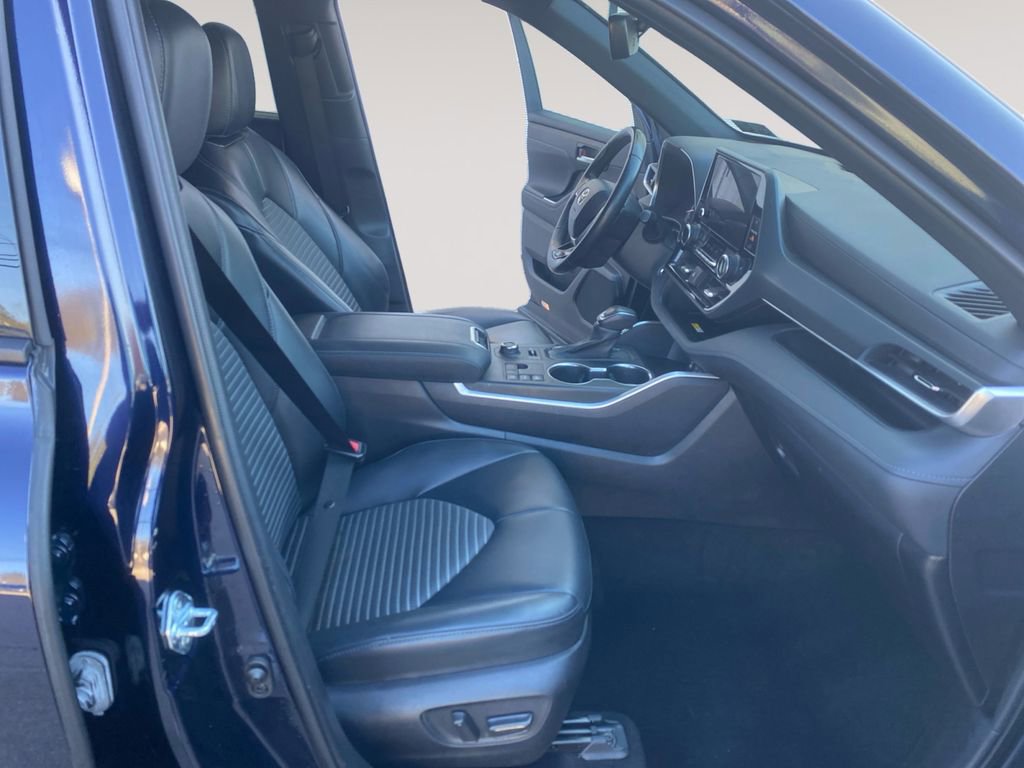 Used 2023 Toyota Highlander XSE AWD/4WD image 14