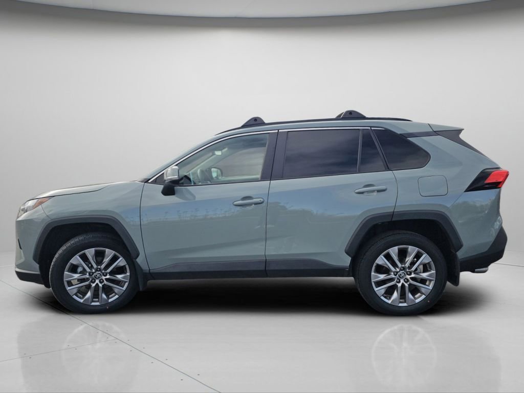 Used 2023 Toyota RAV4 XLE Premium image 21