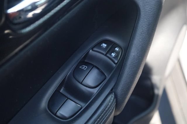 Used 2016 Nissan Rogue SL w/ SL Premium Package AWD/4WD image 10