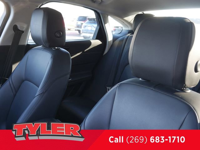 Used 2017 Jaguar XF Premium image 35