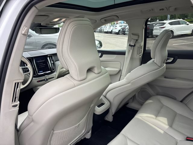 Used 2023 Volvo XC60 B5 Plus AWD/4WD image 9