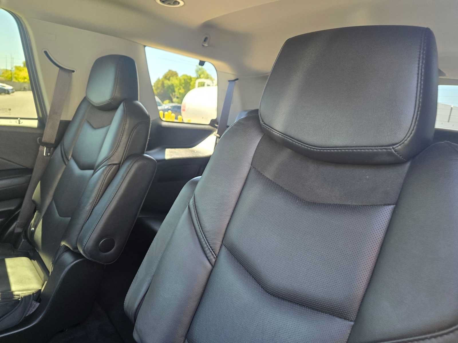 Used 2017 Cadillac Escalade Premium Luxury AWD/4WD image 19