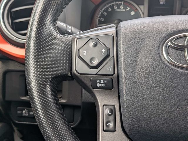 Used 2016 Toyota Tacoma TRD Off-Road w/ Premium & Technology Package AWD/4WD image 23